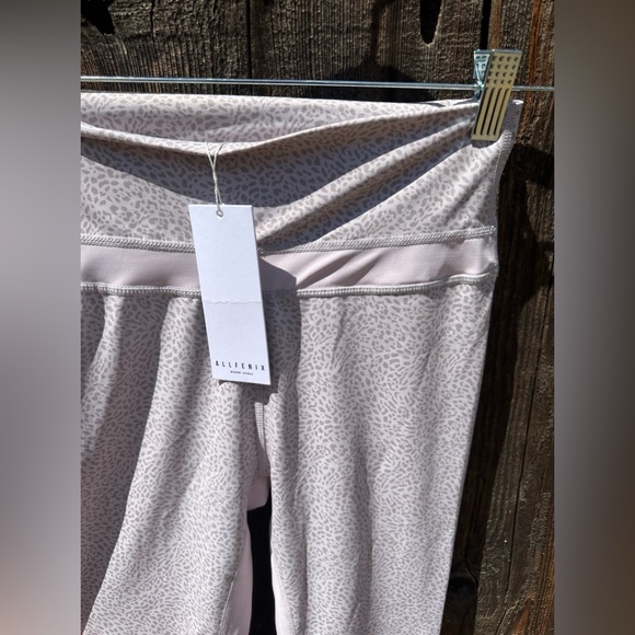 NWT All Fenix Anthropologie Colorblock Cheetah 7/8 Legging in Gray & Pink - Picture 4 of 8